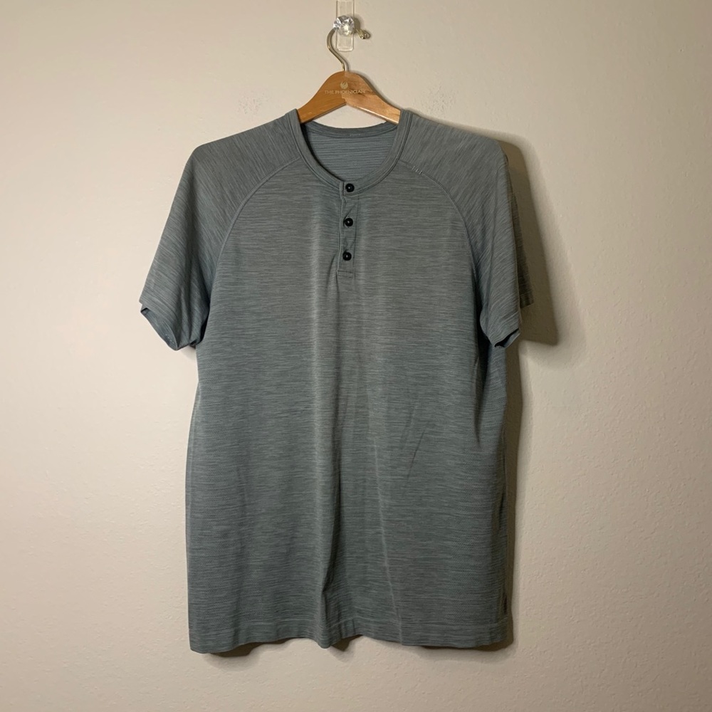 Lululemon men’s SS Henley - gray - metal vent tech